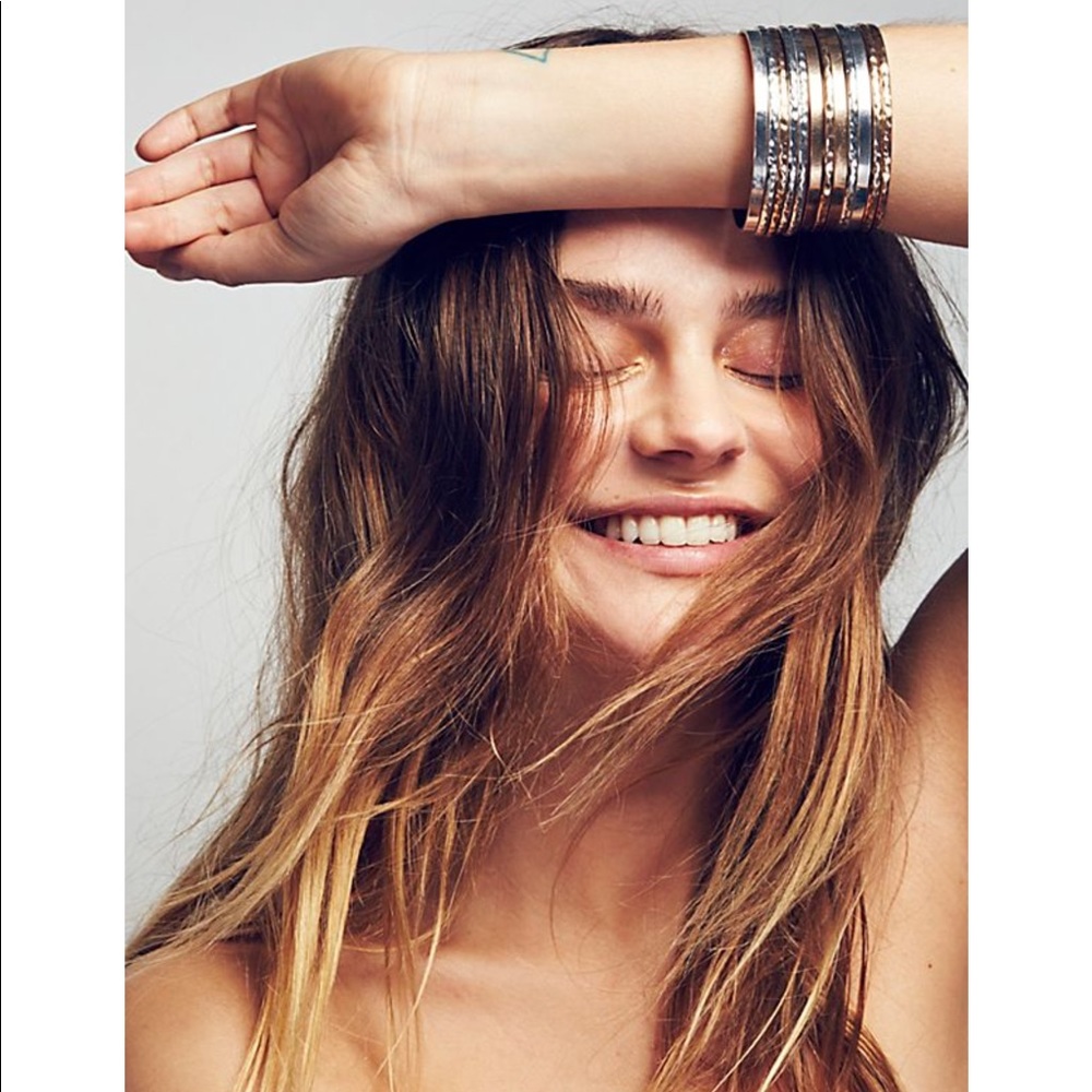 Free People Silver Scripted Bangles🌷